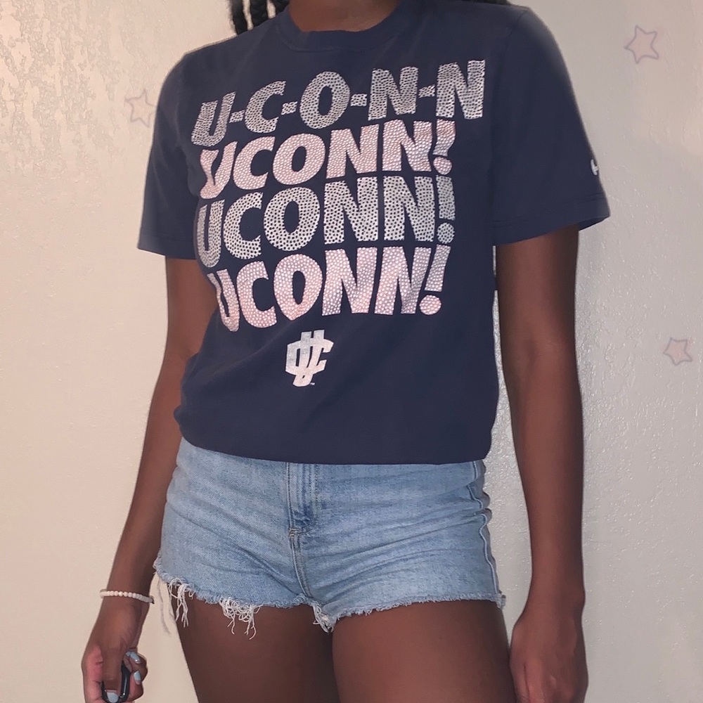 UCONN Nike tshirt